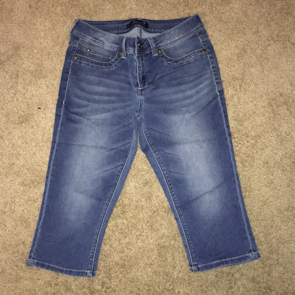 Seven 7 Cropped Blue Jeans